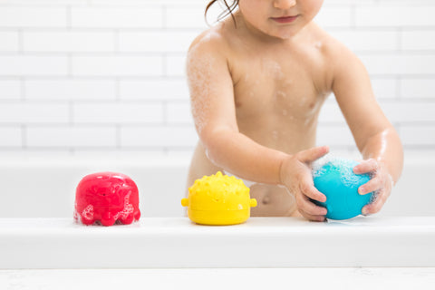 Set de juguetes de baño silicón UBBI