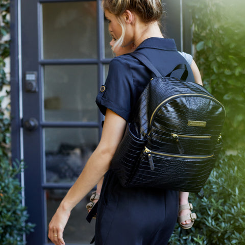 Petunia Pickle Bottom Pañalera Ace Croc Negro