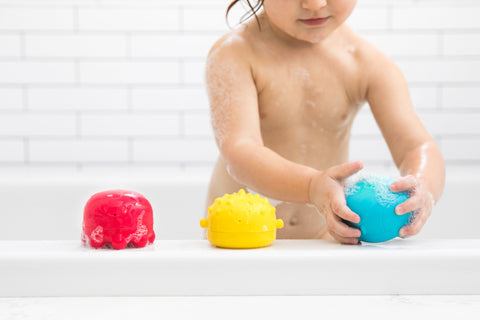 Set de juguetes de baño silicón UBBI