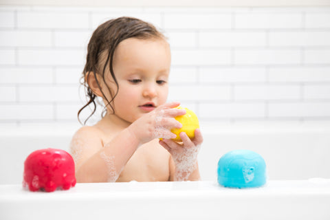Set de juguetes de baño silicón UBBI